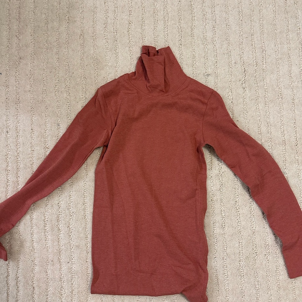 Iululemon ribbed rust turtleneck